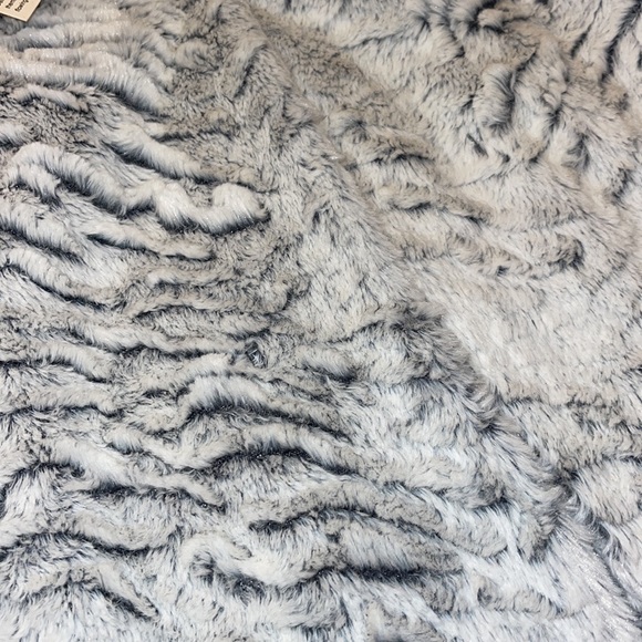 NWT Moka Faux Fur 3/4 Sleeve One Button Jacket - Picture 6 of 6